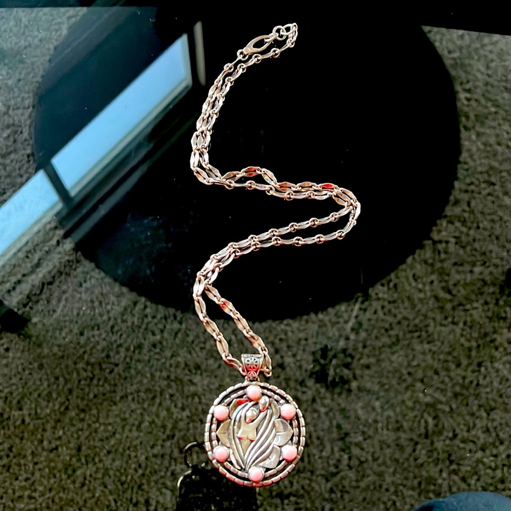 Silver necklace with pink quartz